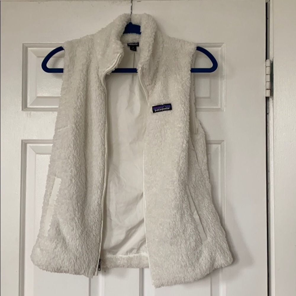 Never Worn White Furry Patagonia Vest—Medium